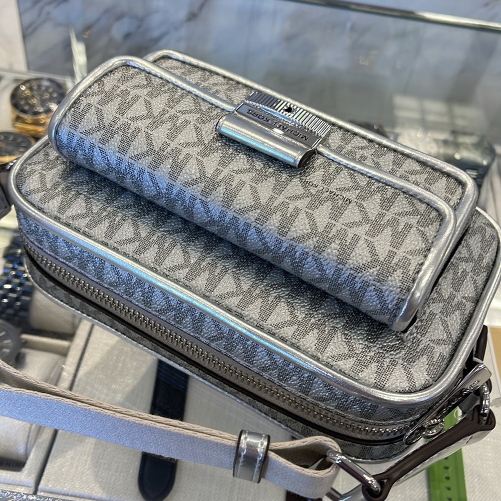 Michael Kors Bradshaw Extra-Sm Metallic Signature Logo Camera Crossbody
Silver - Picture 8 of 16
